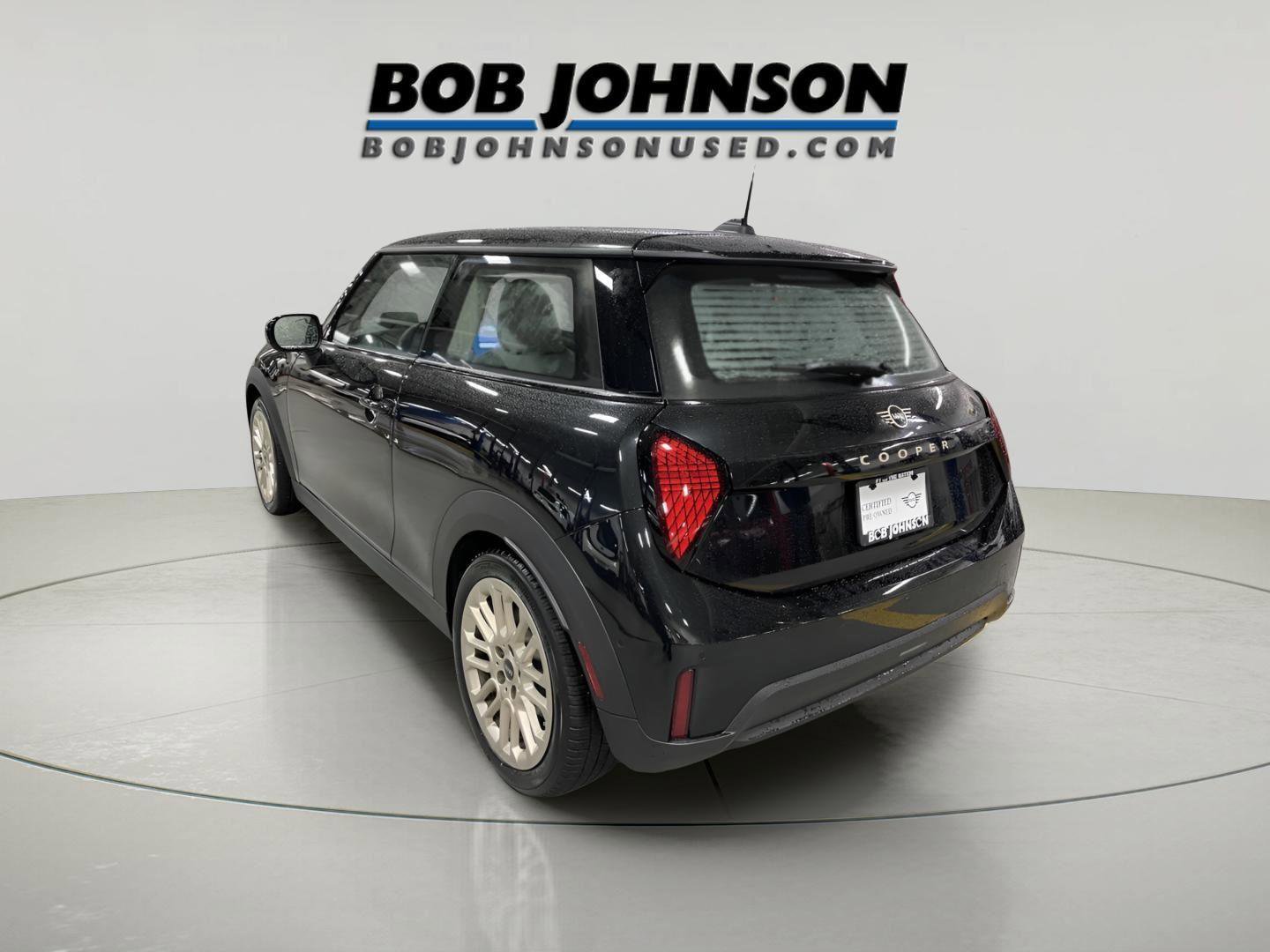 Used 2025 MINI Cooper 2-Door Hardtop image 4