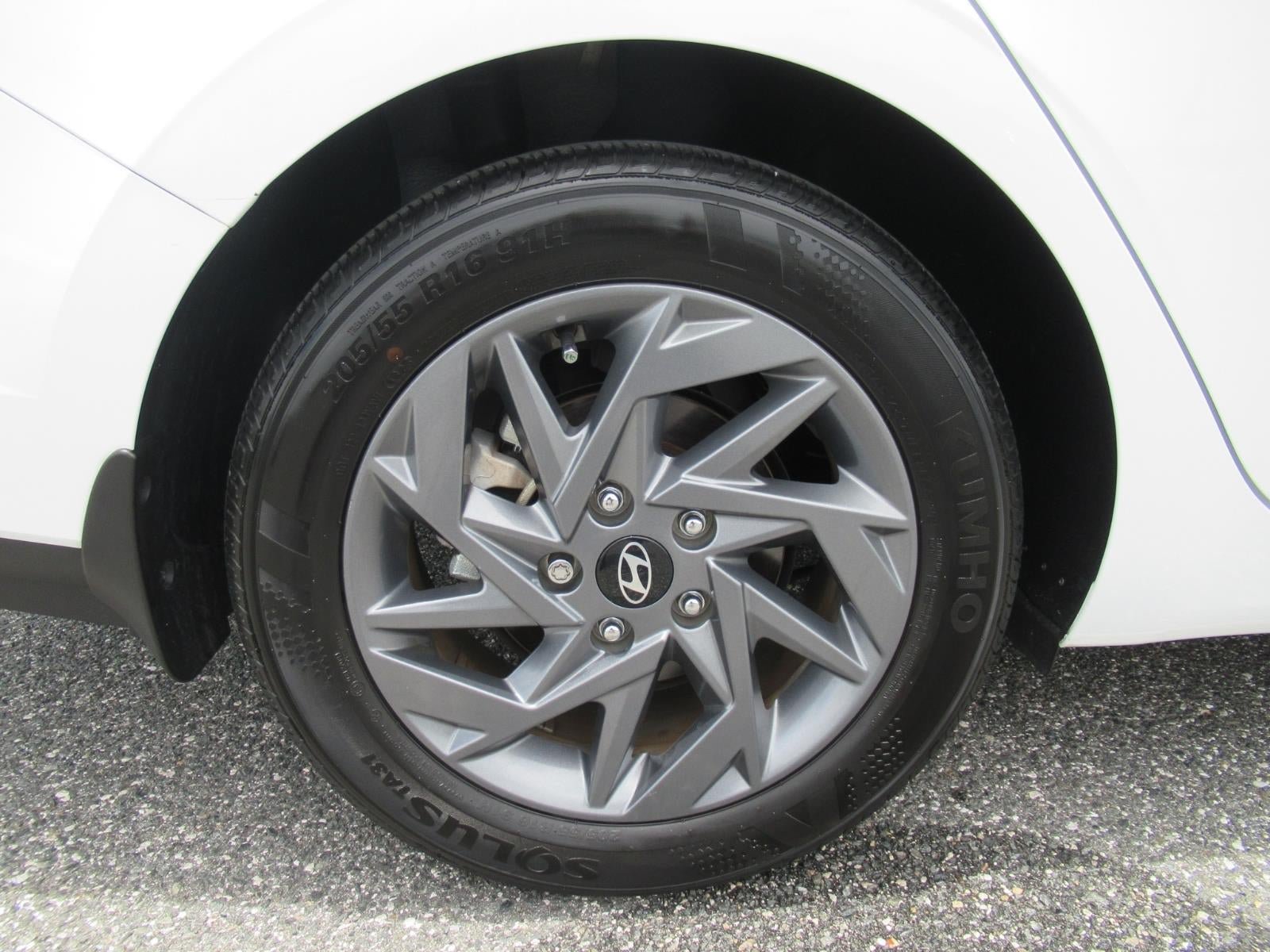 Used 2024 Hyundai Elantra SEL FWD image 8