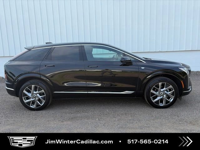 Certified 2025 Cadillac Optiq Luxury 2 w/ LPO, Floor Liner Package AWD/4WD image 7