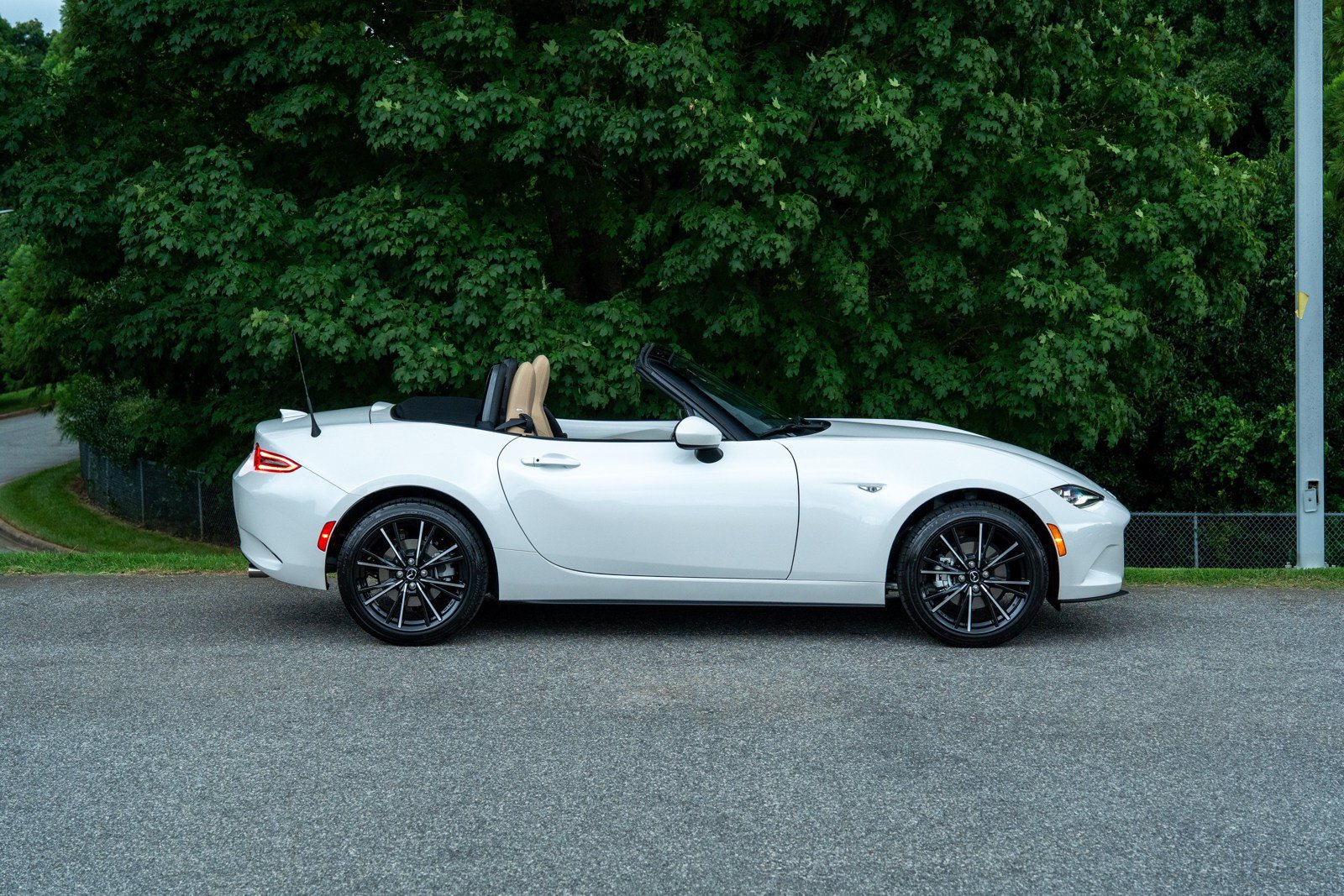 Used 2026 MAZDA MX-5 Miata Grand Touring RWD image 10