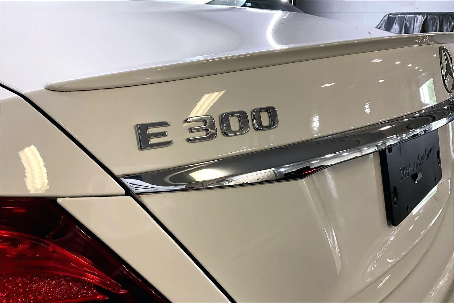 Certified 2017 Mercedes-Benz E 300 4MATIC image 33