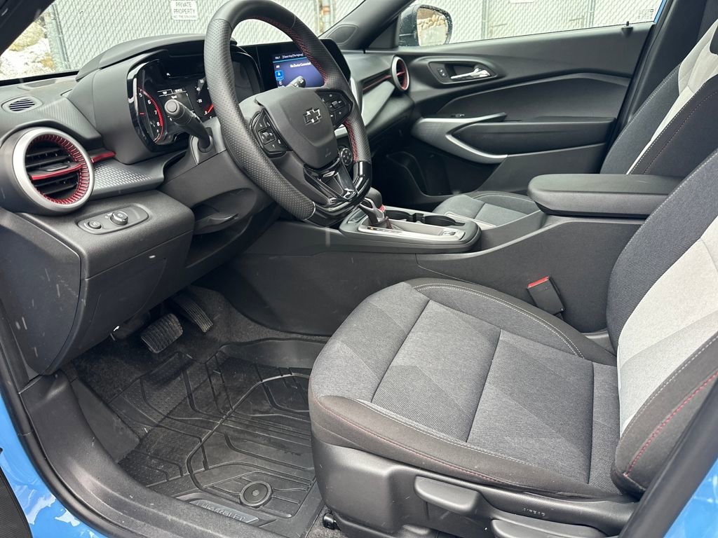 Used 2024 Chevrolet Trax RS w/ Sunroof Package image 12