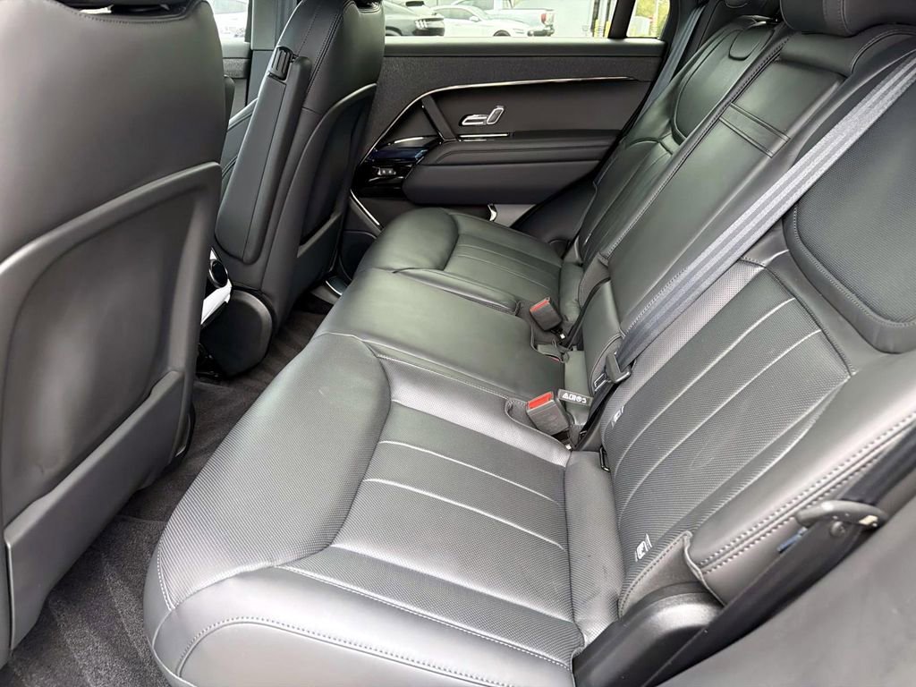 New 2026 Land Rover Range Rover Sport Dynamic SE AWD/4WD image 13