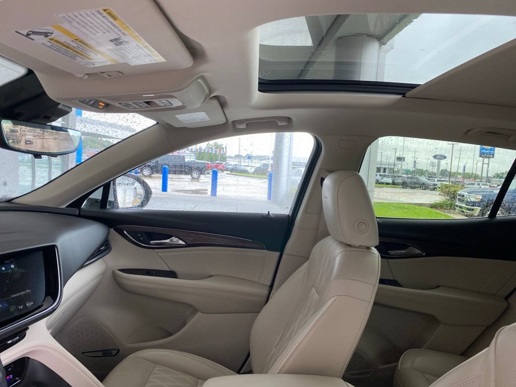 Used 2022 Buick Envision Avenir w/ Technology Package II FWD image 58