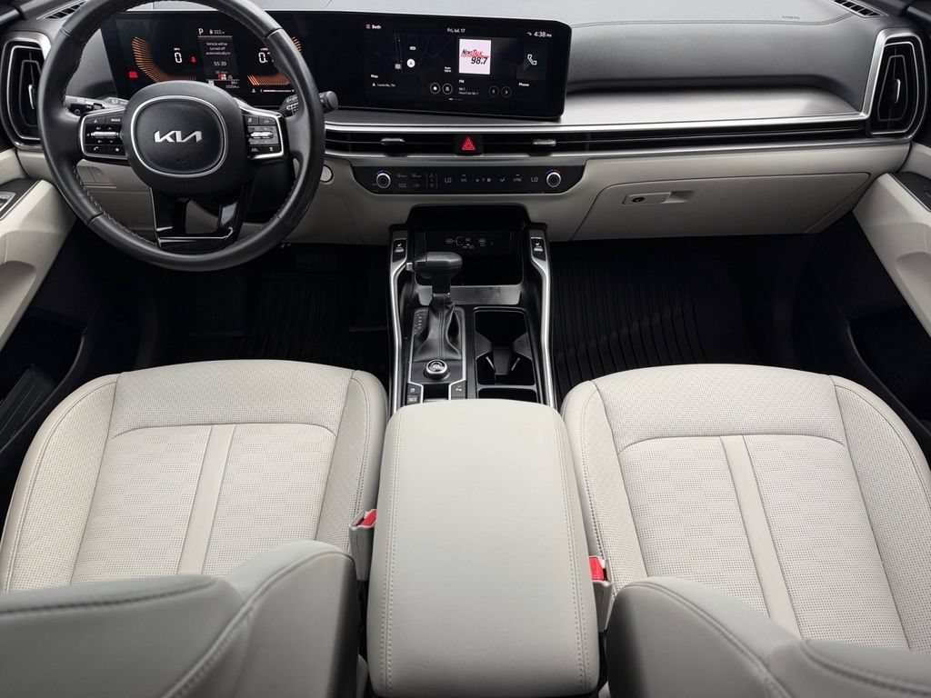 Used 2024 Kia Sorento EX w/ Panoramic Sunroof Package FWD image 19
