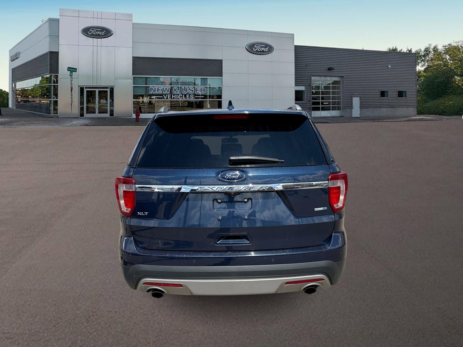 Used 2017 Ford Explorer XLT w/ Equipment Group 202A image 10