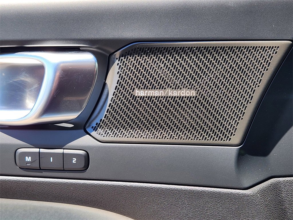 New 2025 Volvo XC40 B5 Ultra w/ Climate Package image 4