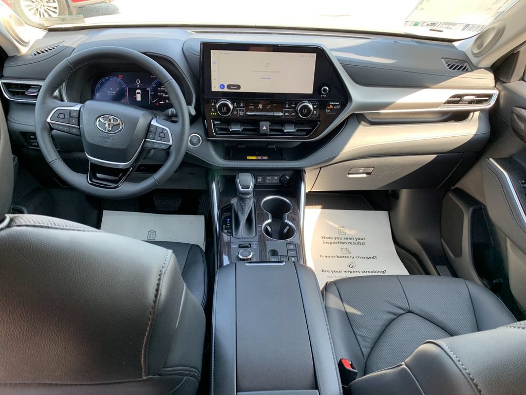 Used 2026 Toyota Highlander Limited AWD/4WD image 16