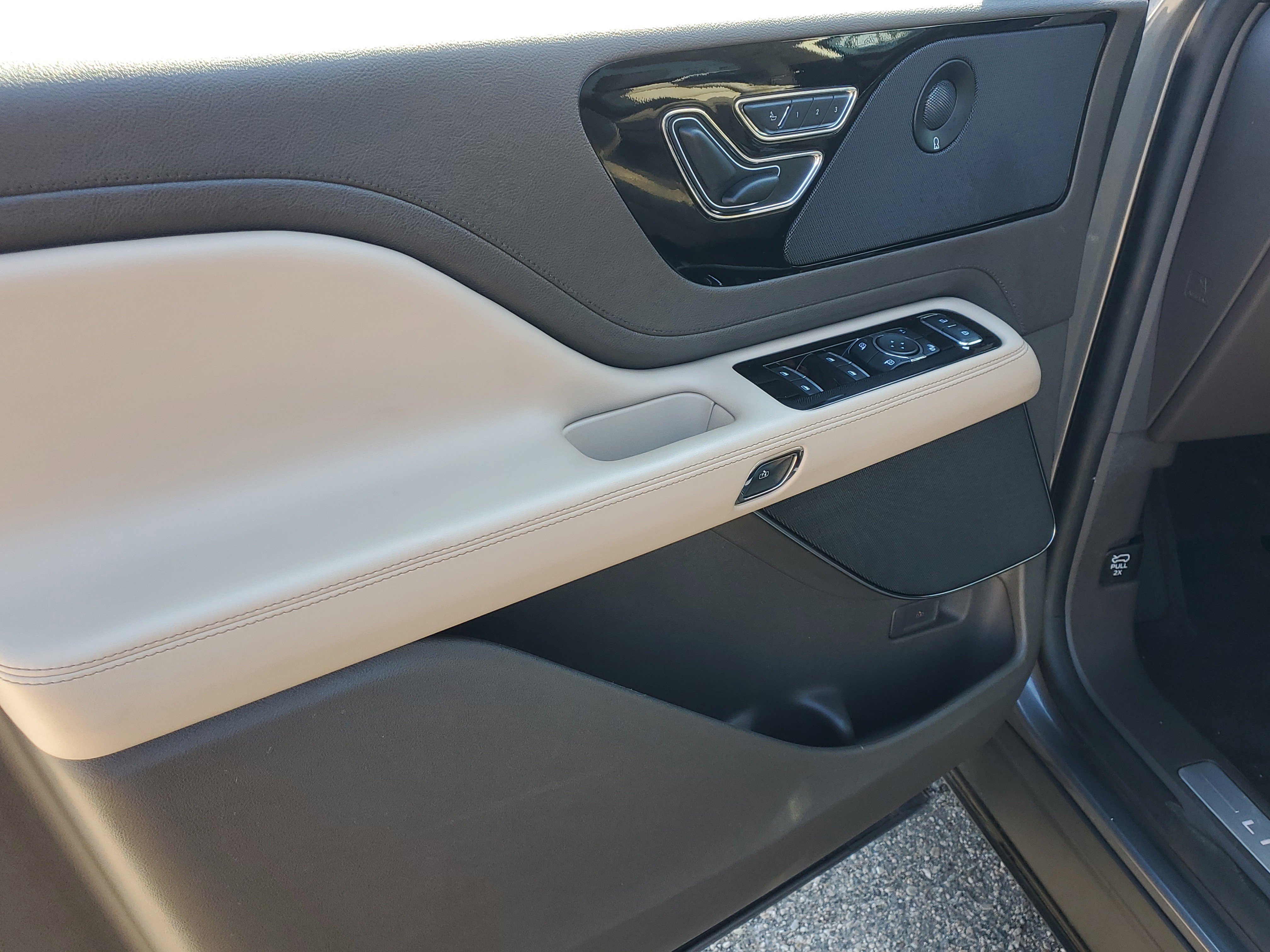 Certified 2023 Lincoln Aviator Reserve w/ Equipment Group 201A AWD/4WD image 10