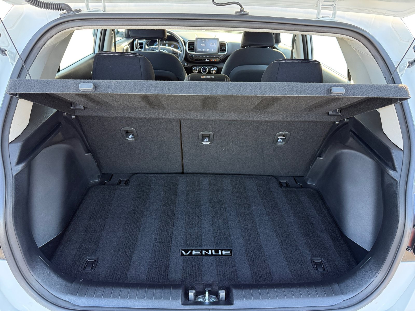 Used 2026 Hyundai Venue SEL FWD image 17