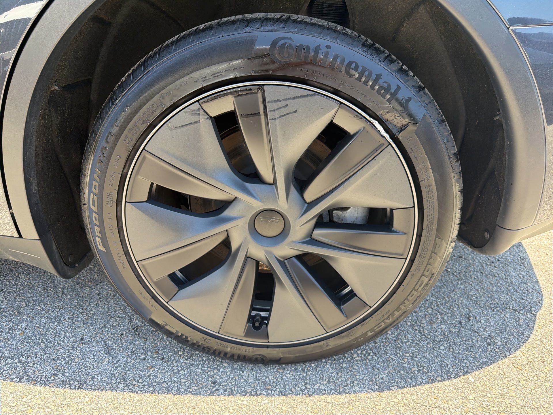 Used 2024 Tesla Model Y Long Range AWD/4WD image 15