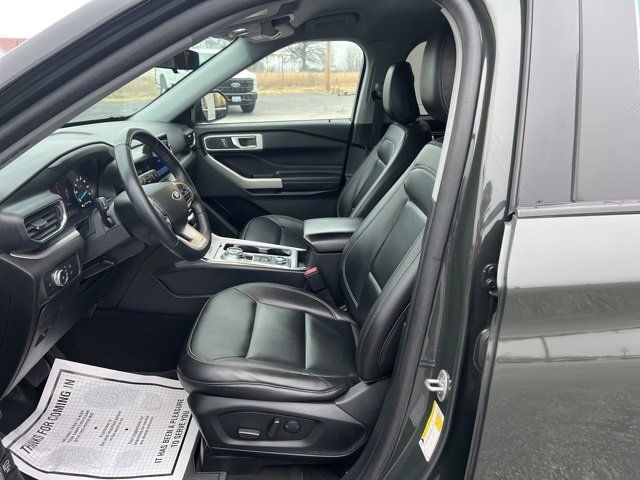 Used 2022 Ford Explorer XLT w/ Equipment Group 202A image 10