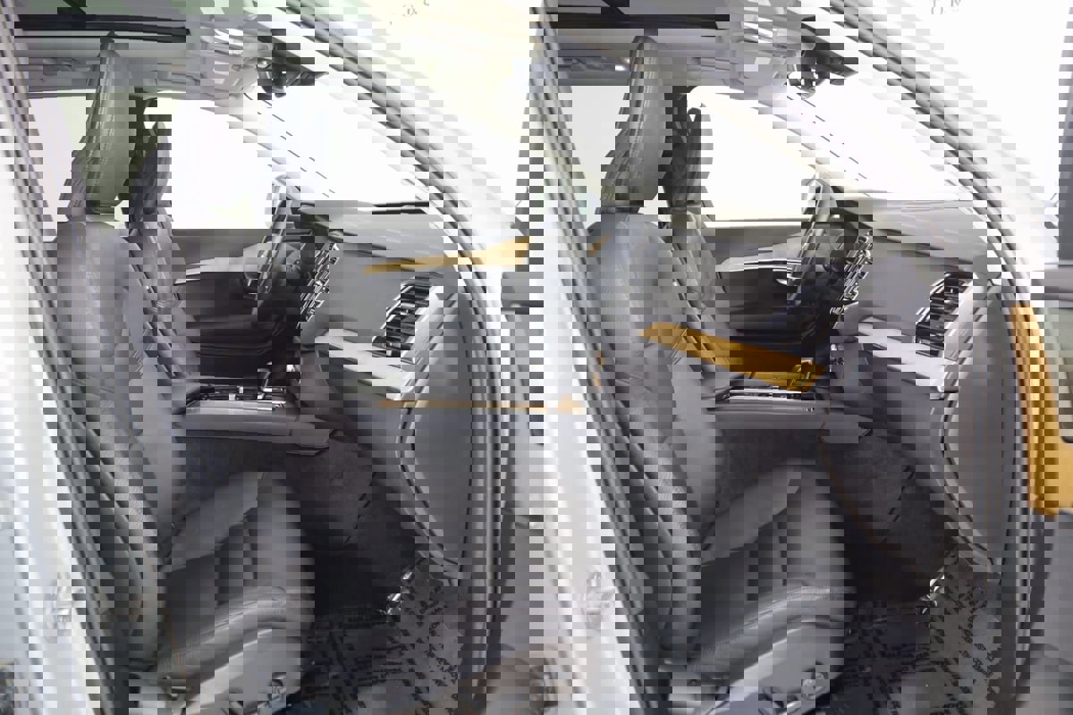 Used 2024 Volvo XC90 B5 Plus image 13