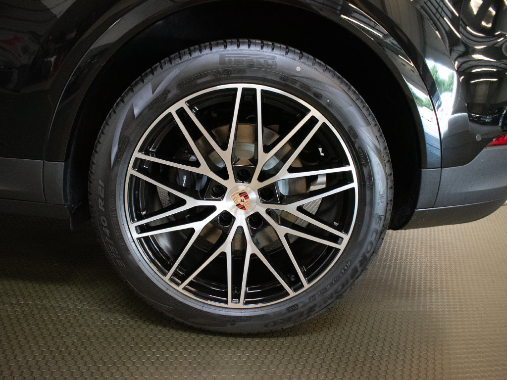 New 2026 Porsche Cayenne AWD/4WD image 14