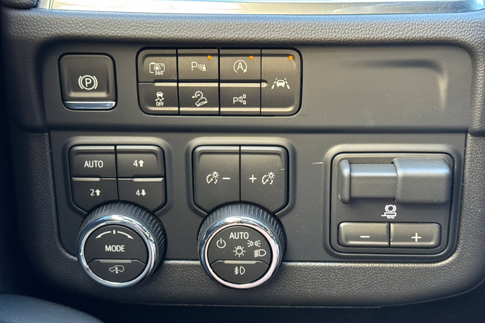 New 2026 Chevrolet Tahoe High Country AWD/4WD image 32
