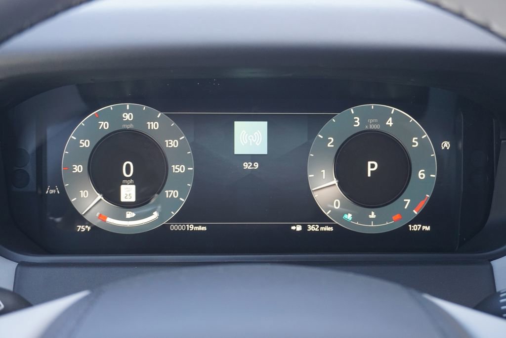 New 2026 Land Rover Range Rover Velar Dynamic SE image 11