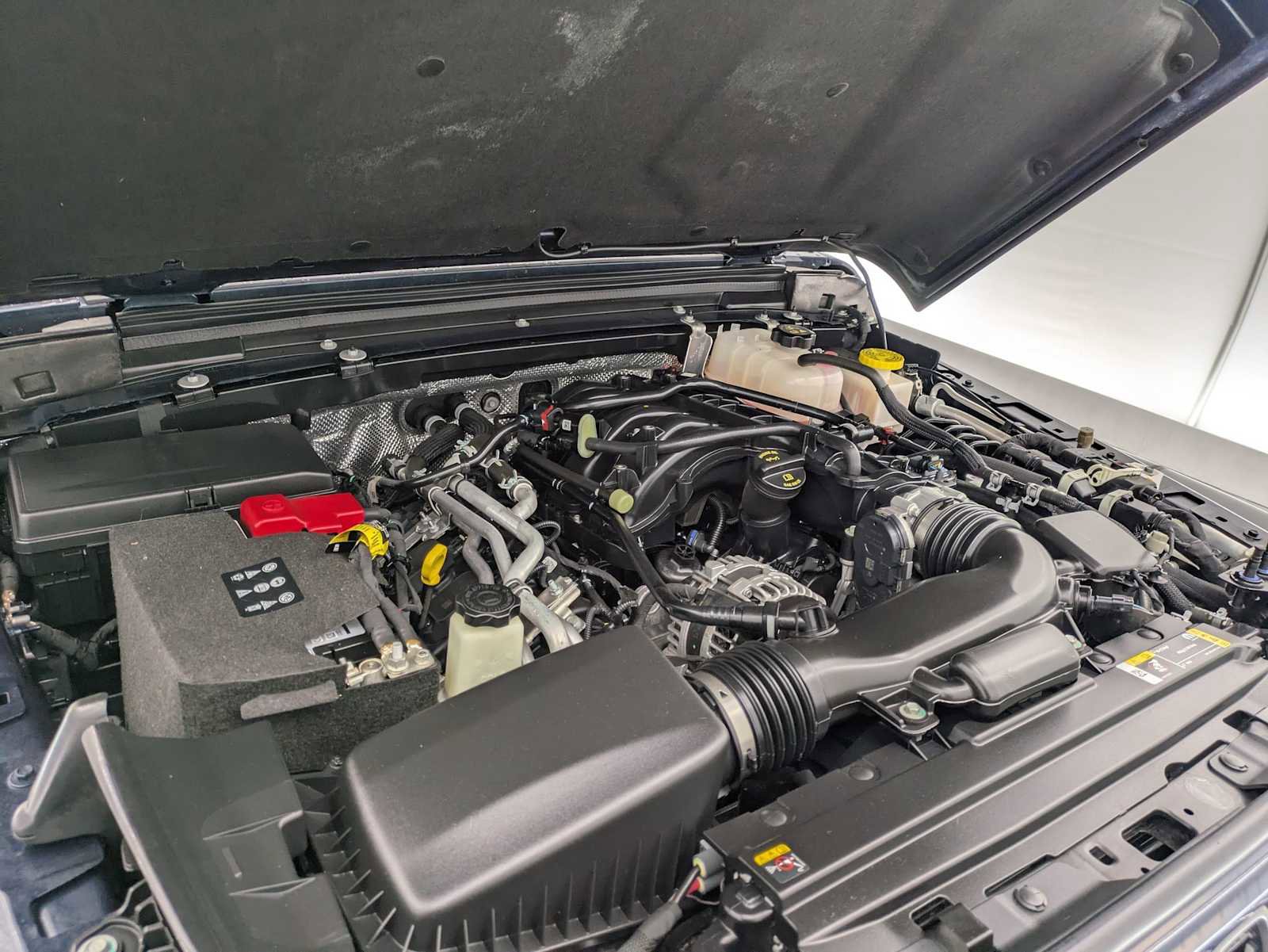 Used 2025 Jeep Gladiator Sport AWD/4WD image 15