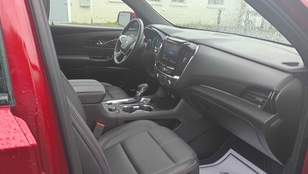 Used 2023 Chevrolet Traverse RS w/ LPO, Floor Liner Package AWD/4WD image 9