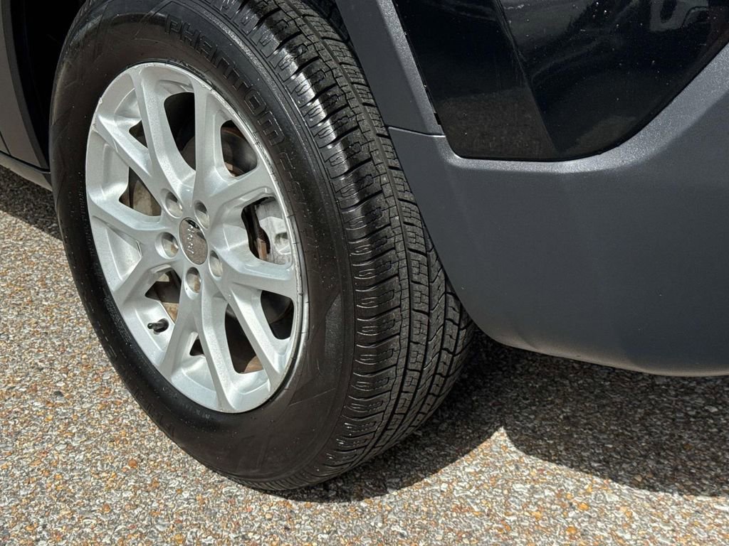 Used 2017 Jeep Cherokee Latitude image 5