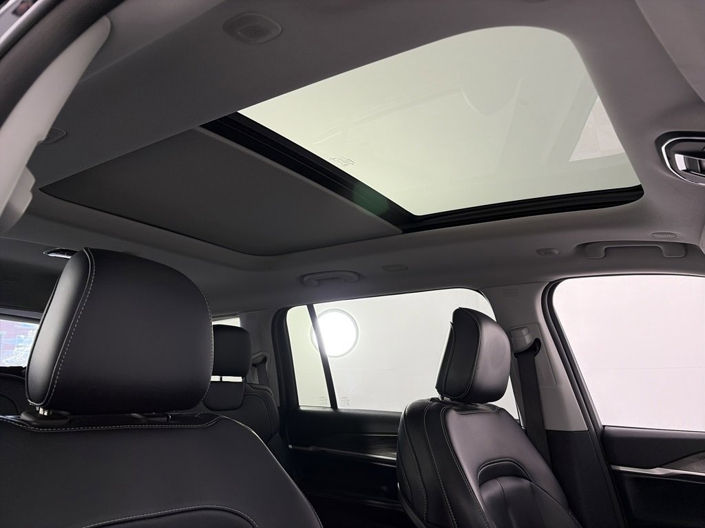 Used 2023 Jeep Grand Cherokee L Limited image 32