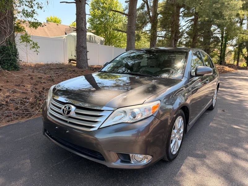 Used 2011 Toyota Avalon Limited FWD image 2