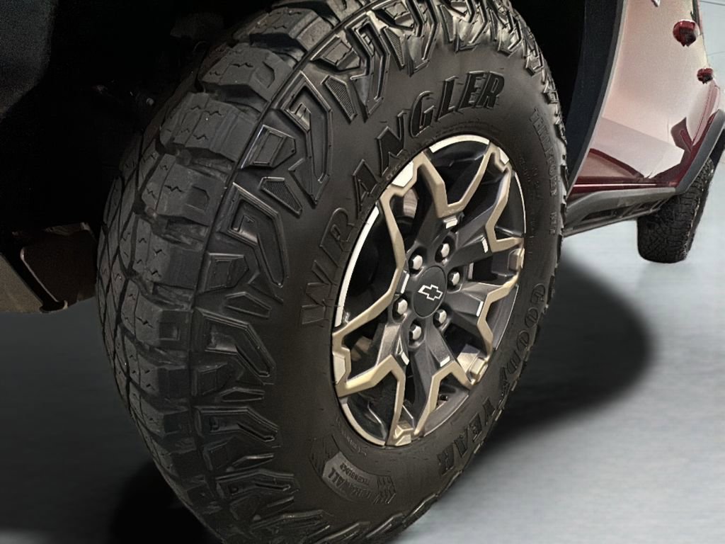 Used 2024 Chevrolet Colorado ZR2 w/ Technology Package image 4