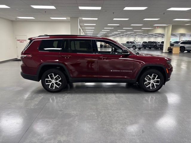 Used 2024 Jeep Grand Cherokee L Limited AWD/4WD image 8