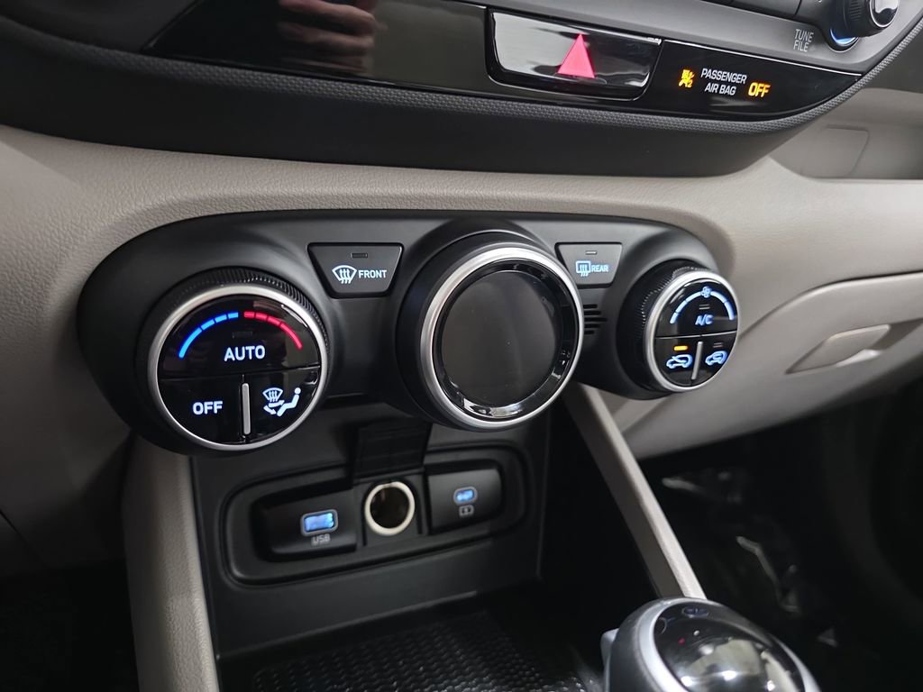 Used 2025 Hyundai Venue SEL FWD image 22