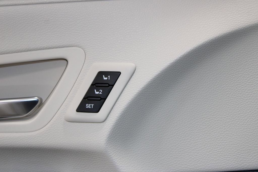 Used 2021 Toyota Sienna Platinum AWD/4WD image 52