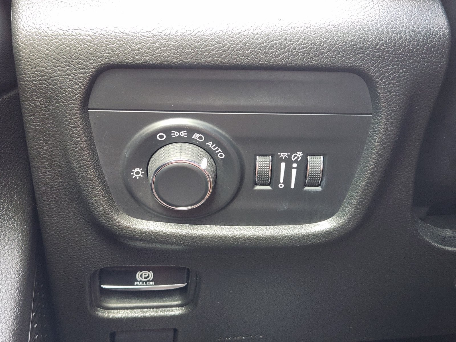 Used 2024 Jeep Grand Cherokee L Altitude AWD/4WD image 30