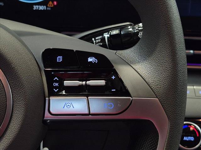 Used 2024 Hyundai Elantra SEL FWD image 11