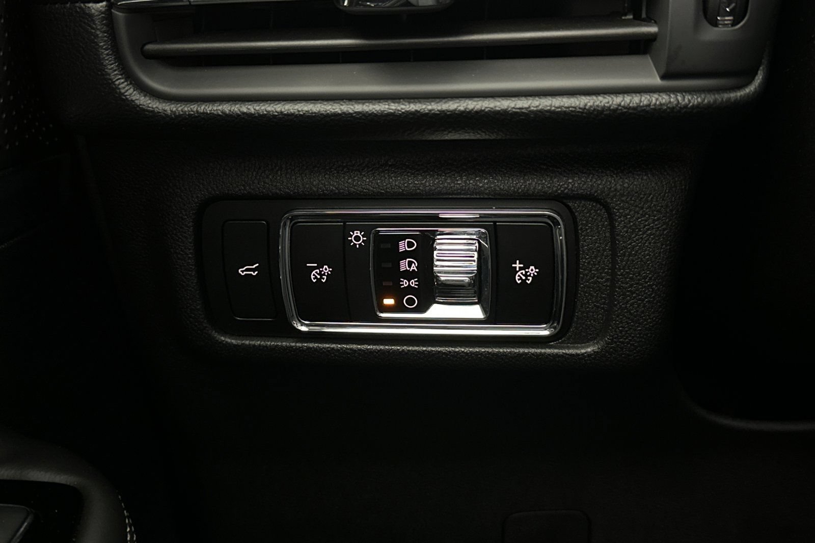 Certified 2025 Lincoln Corsair AWD w/ Equipment Group 101A image 28