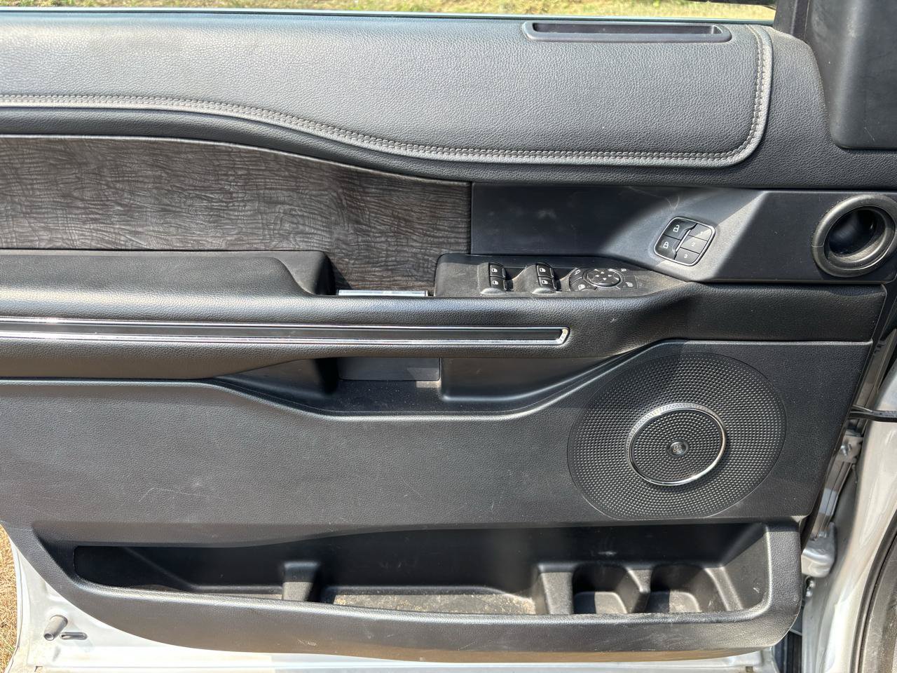 Used 2019 Ford Expedition Max Limited RWD image 13