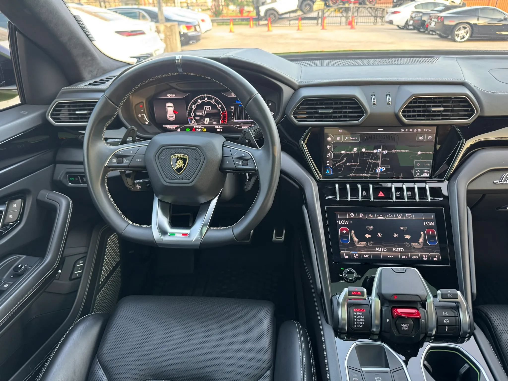 Used 2022 Lamborghini Urus AWD/4WD image 36