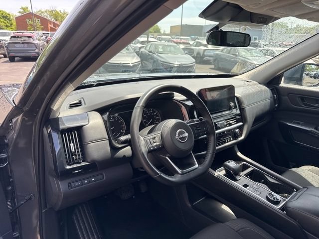 Used 2025 Nissan Pathfinder SV AWD/4WD image 9