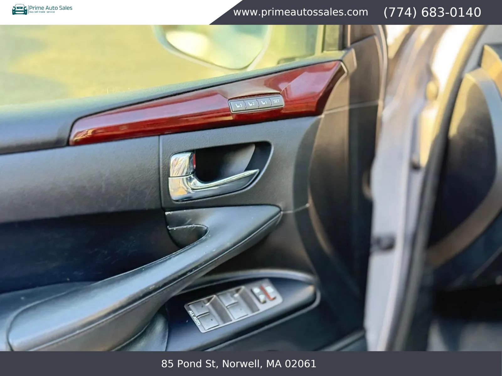 Used 2011 Lexus LX 570 4WD w/ Luxury Pkg image 32