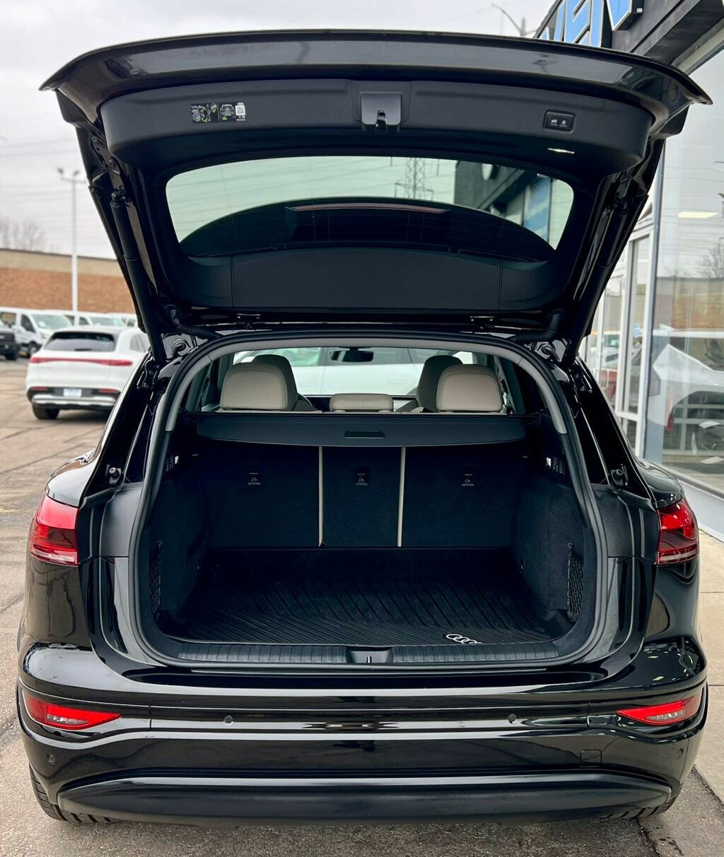 Used 2025 Audi Q6 e-tron Premium Plus w/ Premium Plus image 8