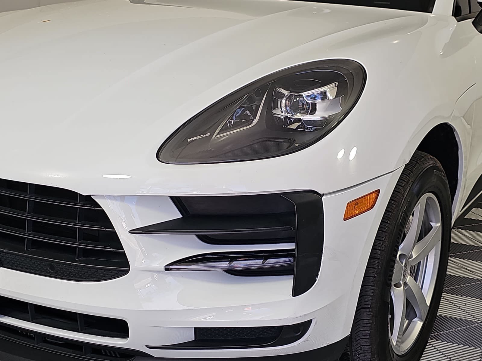 Used 2021 Porsche Macan w/ Premium Package AWD/4WD image 31