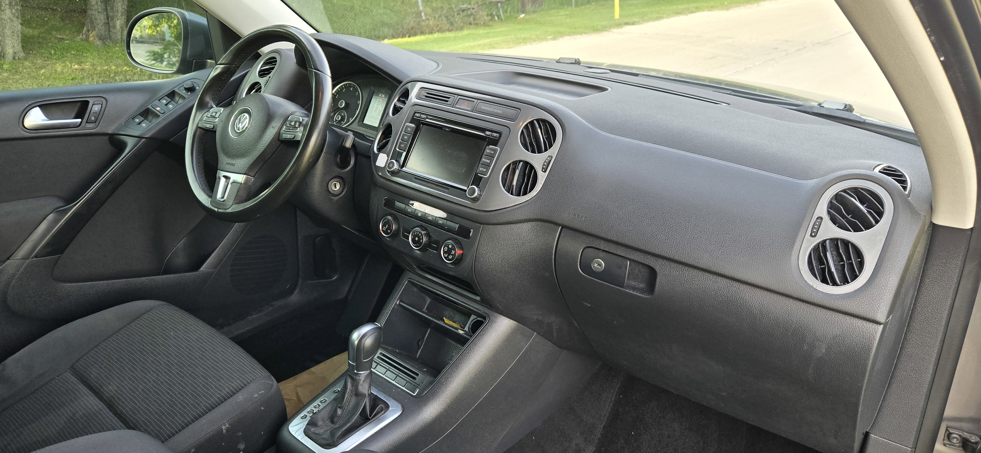Used 2015 Volkswagen Tiguan S FWD image 25