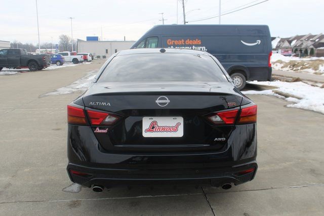 Used 2025 Nissan Altima 2.5 SR w/ SR Premium Package image 4