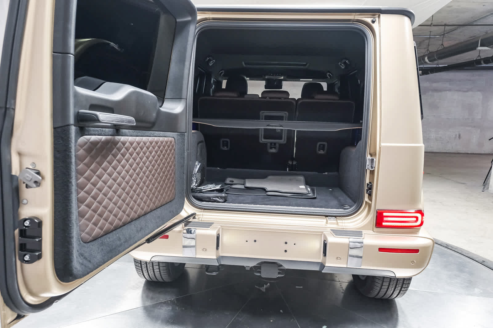 Used 2023 Mercedes-Benz G 550 image 32