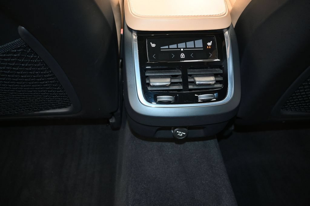 Used 2018 Volvo V90 T6 Cross Country w/ Convenience Package AWD/4WD image 12