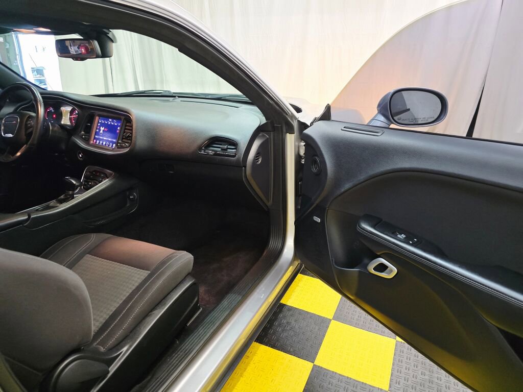 Used 2017 Dodge Challenger SXT w/ Blacktop Package image 10