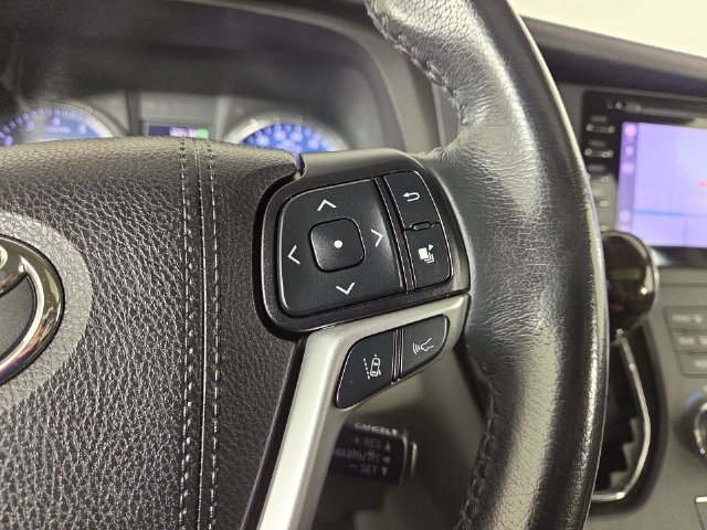 Used 2019 Toyota Sienna XLE Premium FWD image 23