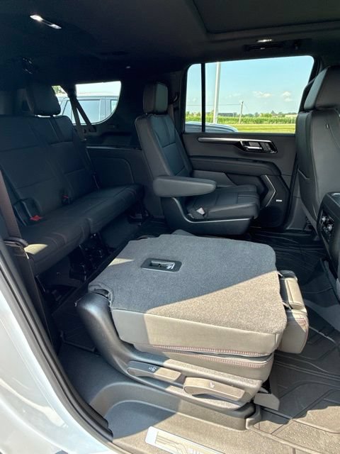New 2026 Chevrolet Suburban RST w/ RST Capability Package AWD/4WD image 37