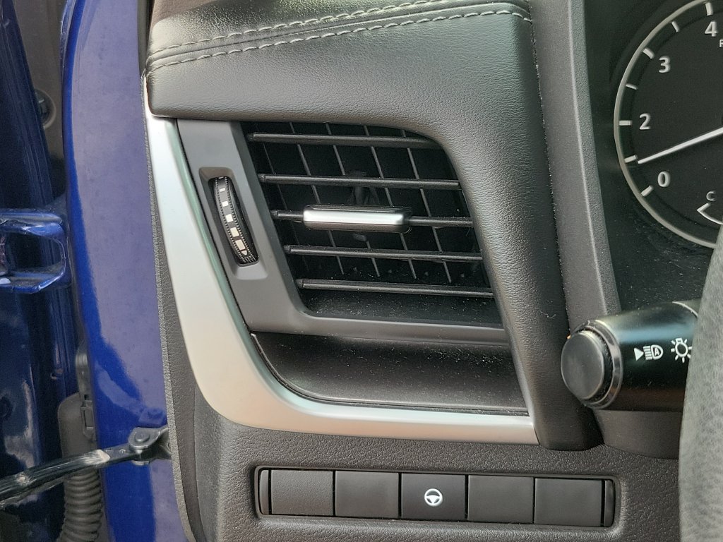 Used 2023 Nissan Rogue SV FWD image 32