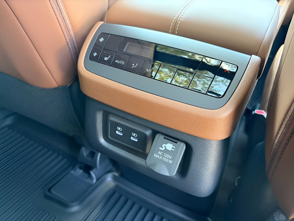 New 2026 Nissan Pathfinder Platinum AWD/4WD image 10