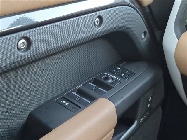 New 2026 Land Rover Defender 130 X-Dynamic SE AWD/4WD image 10