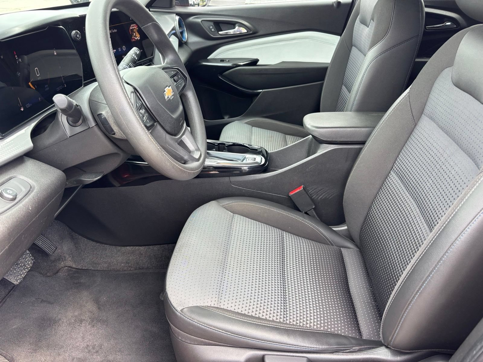 Used 2024 Chevrolet Trax LT FWD image 14