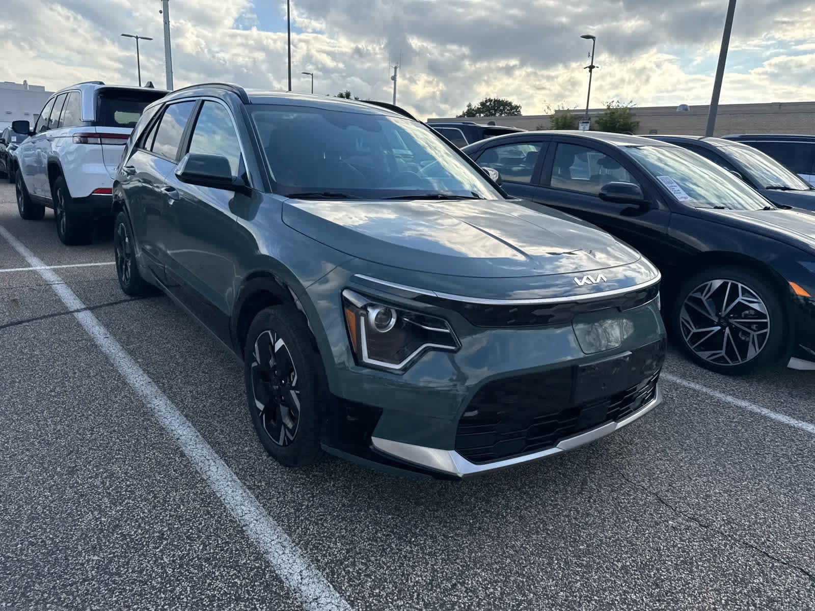 Used 2023 Kia Niro Wind w/ Wind Preserve Package FWD image 2